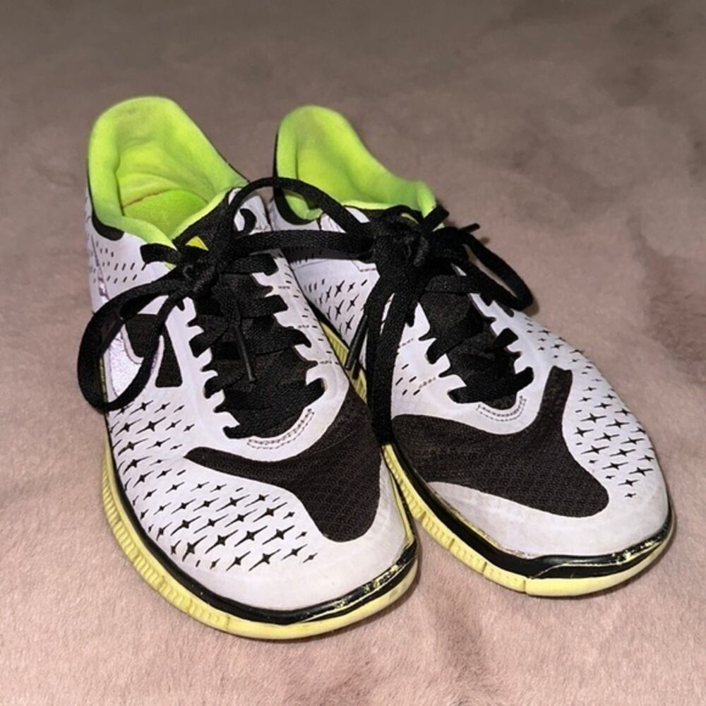 Women’s Nike Free 4.0 V2. Size 5.5